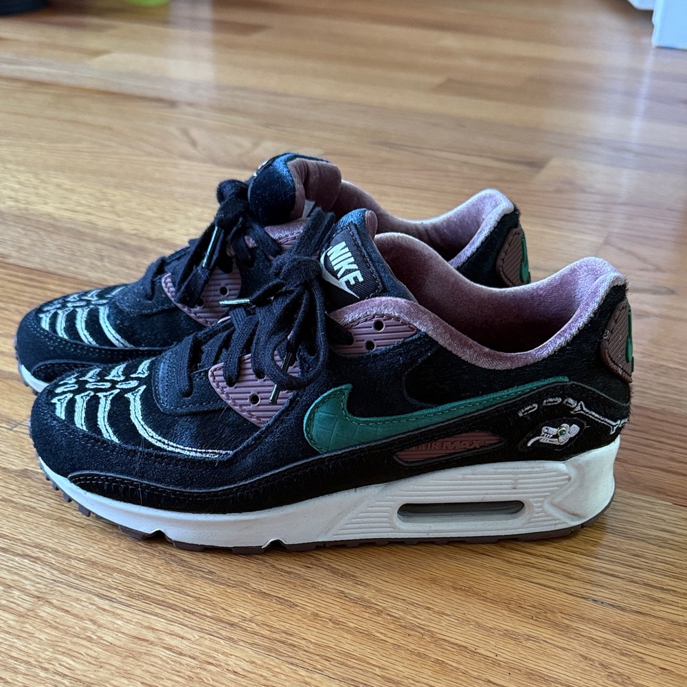 Nike Women’s Air Max 90